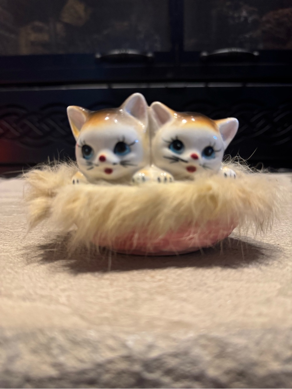 Vintage MCM Japan Ceramic Furry Kittens in a Pink Basket - Picture 3 of 9